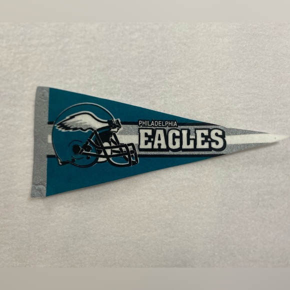 Vintage Philadelphia Eagles 9” x 4” Mini Felt Pennant 1995 Football - Picture 1 of 3